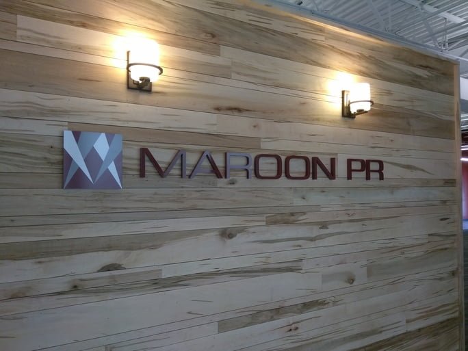 Dimensional logo _ letters